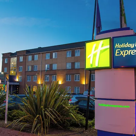 Holiday Inn Express Cardiff Bay By Ihg-3